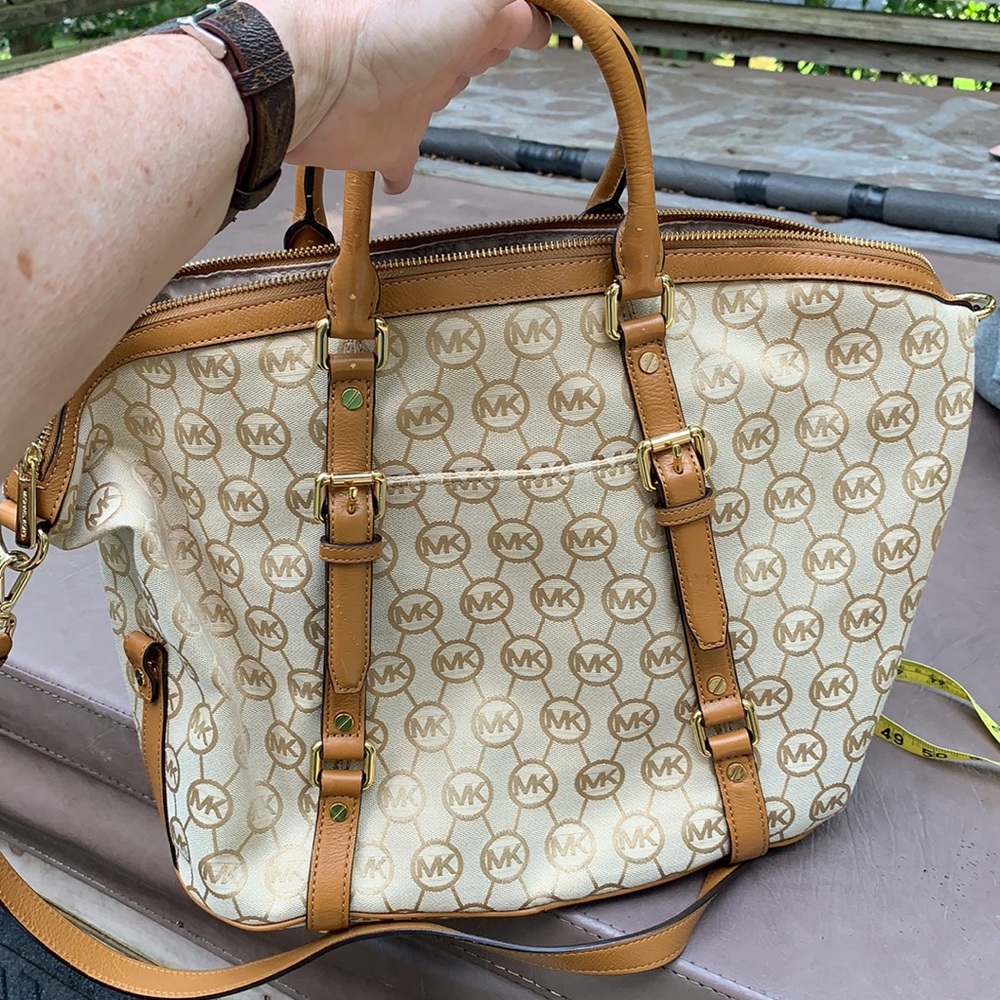 Micheal Kors purse